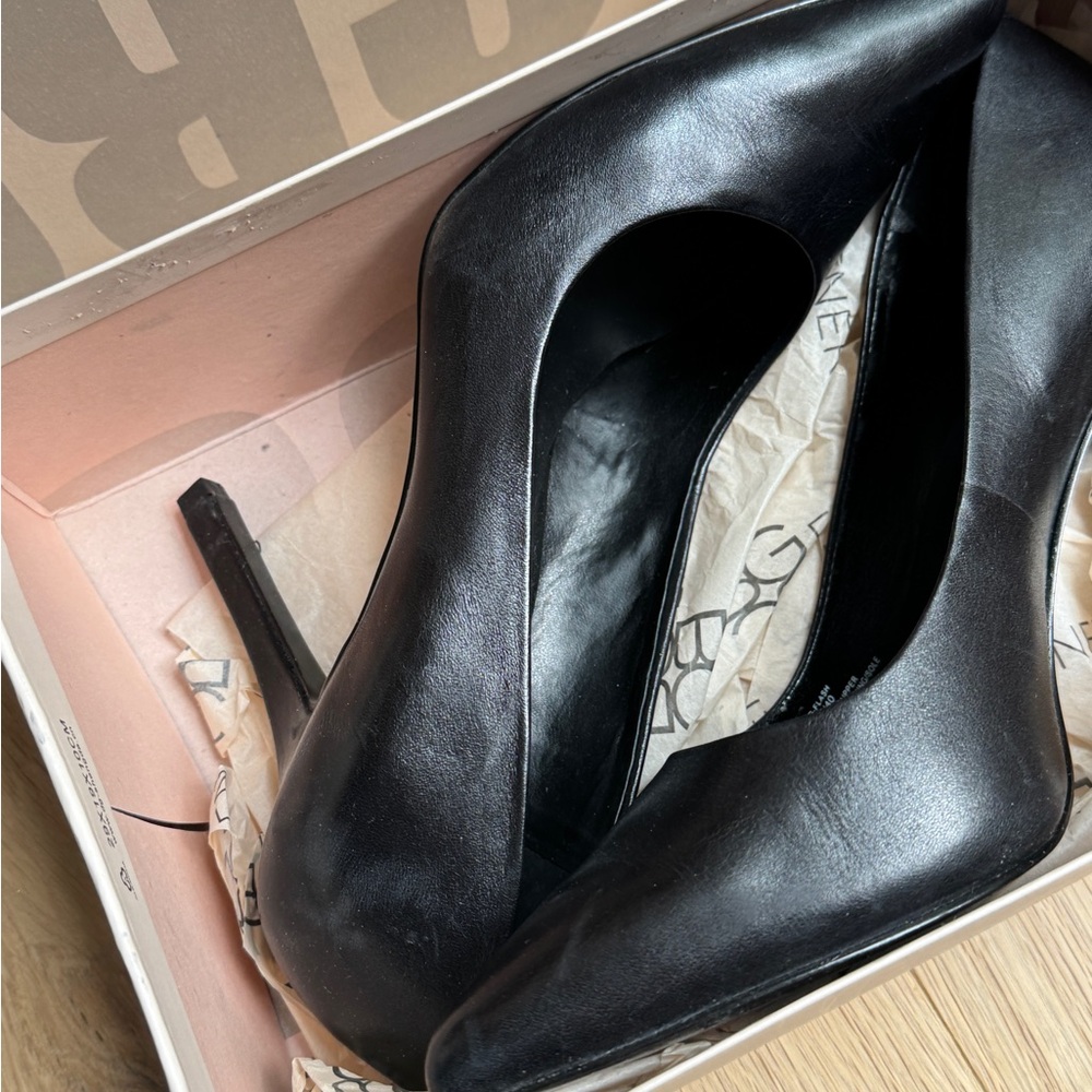 BCBGeneration Black Heels Classic Design